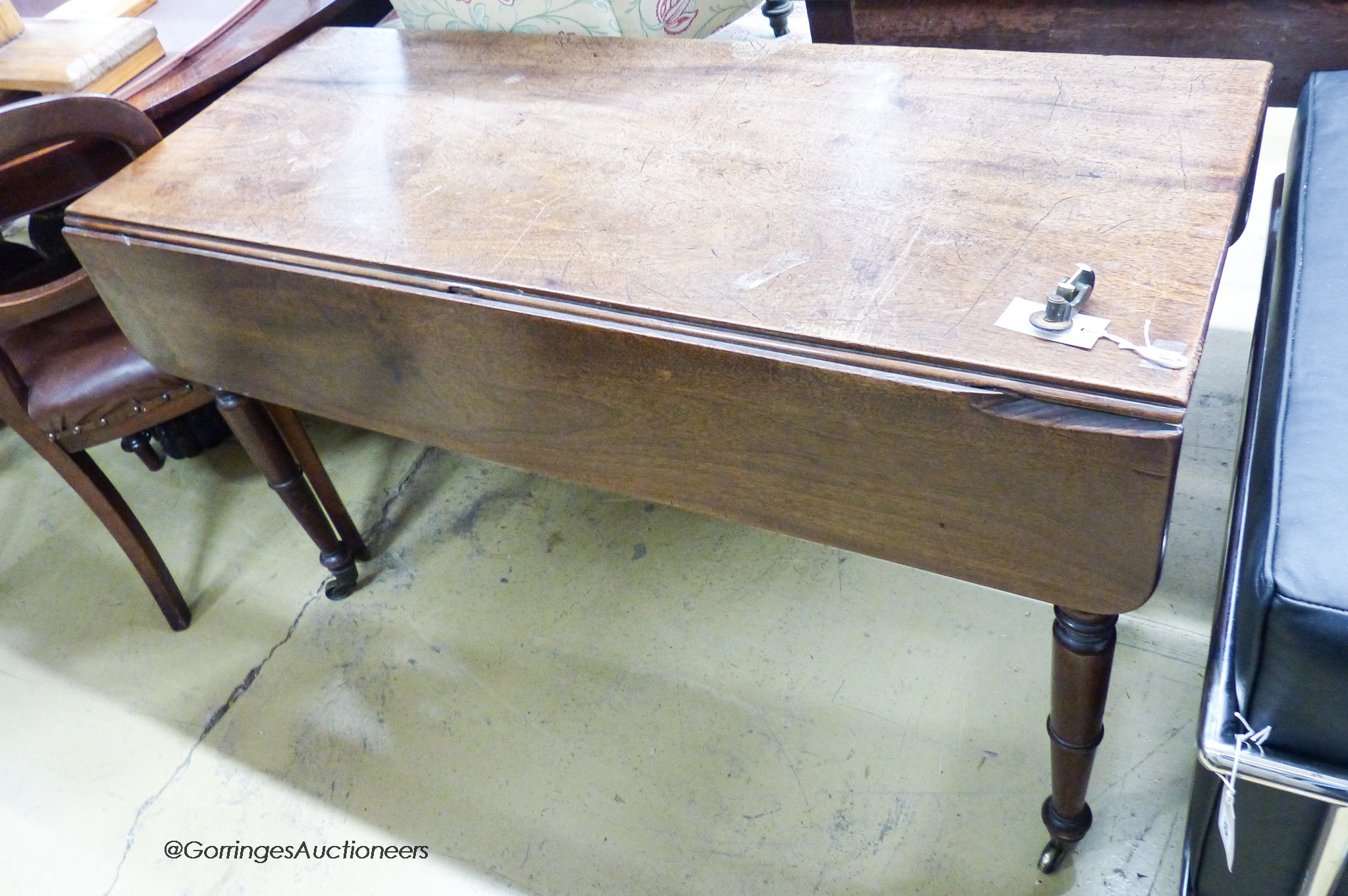 A Victorian mahogany Pembroke table, width 120cm, depth 48cm, height 74cm